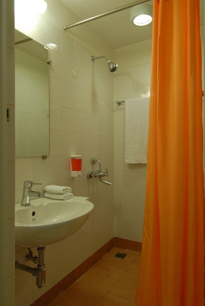 Red Fox Hotel, Chandīgarh 외부 사진